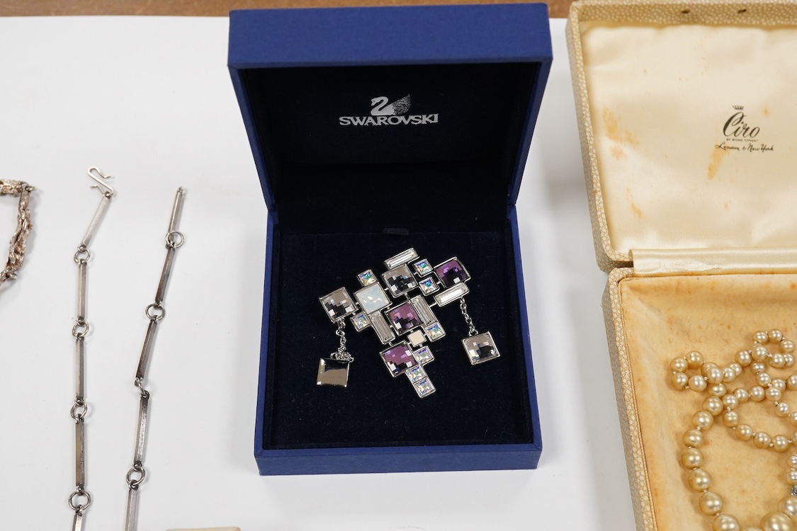 A collection of assorted jewellery including a stylish textured 925 necklace, 76cm and a similar bracelet, 18cm, a Portuguese white metal hinged bracelet, a white metal necklace with amberoid pendant, a white metal and g